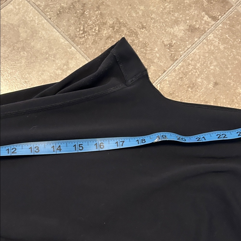 Black High-Waisted Cropped Leggings 2x - Picture 5 of 5